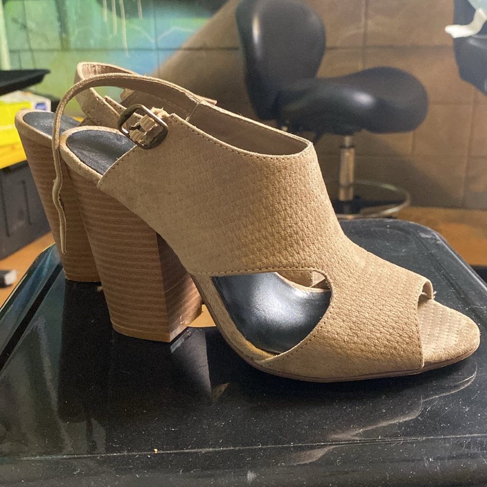 Light brown Indigo Rd heels - Picture 3 of 3